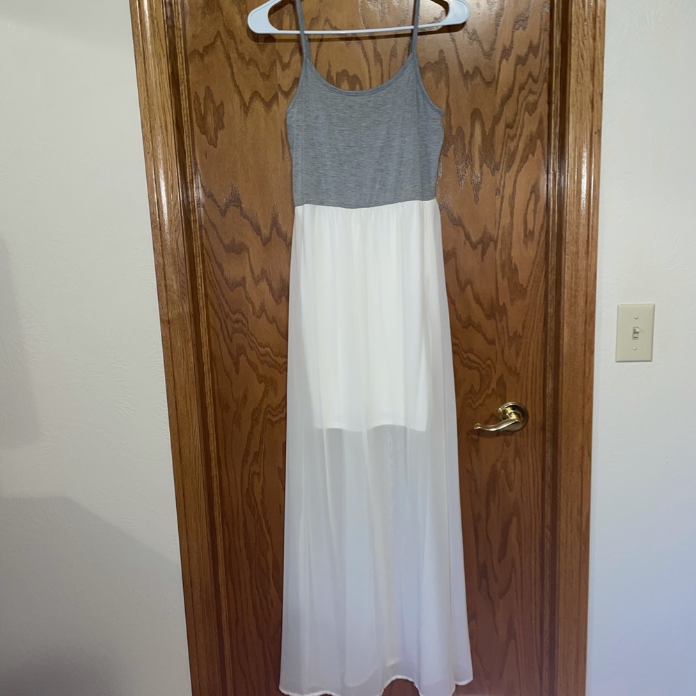 Women’s Size Medium long Grey & Cream Maxi Dress